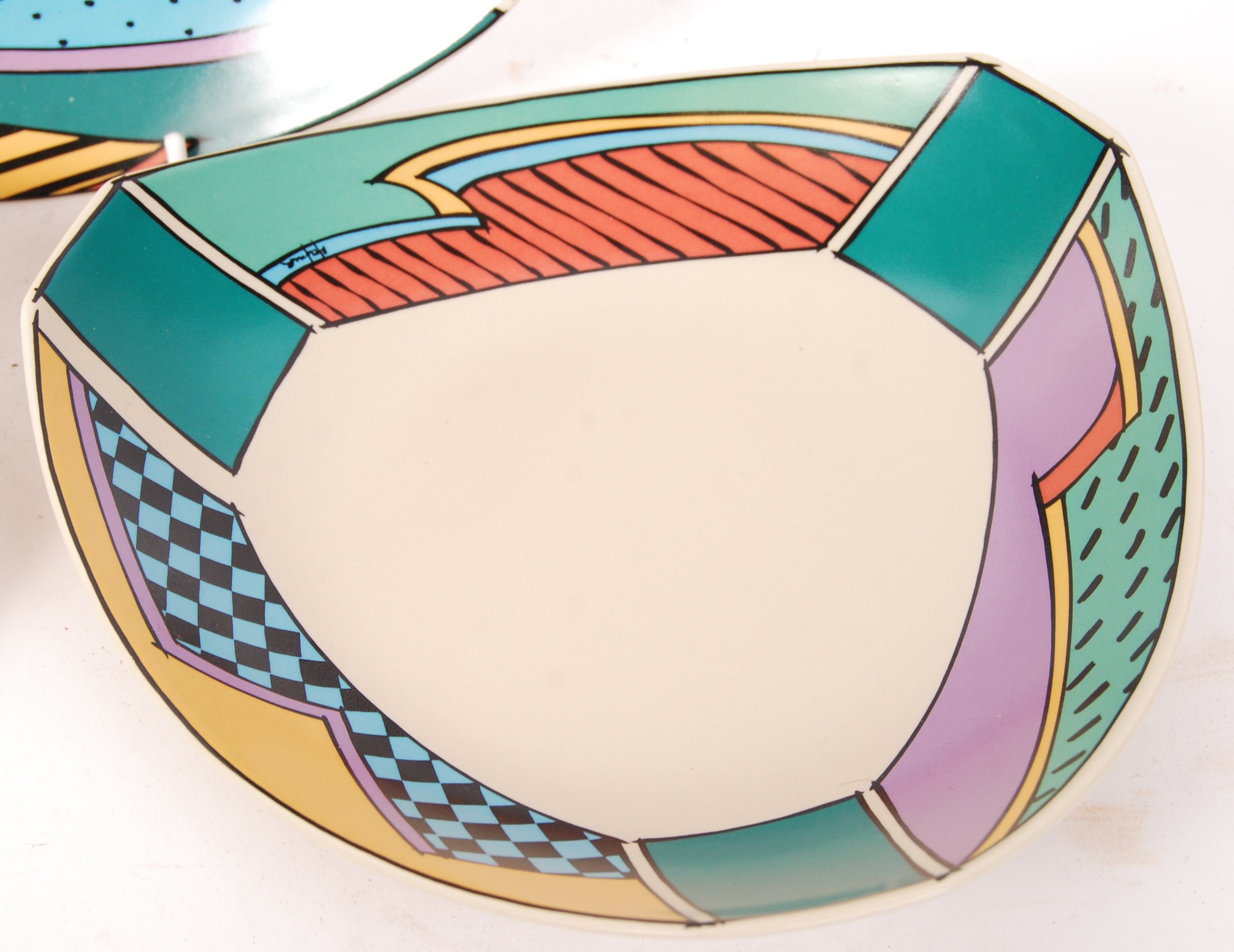 ROSETHAL FLASH PATTERN STUDIO POTTERY TABLEWARE BY D. HARPER - Image 2 of 5