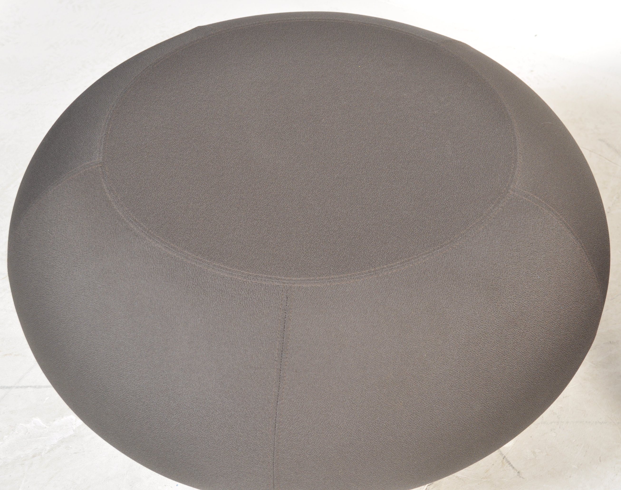ALLEMUIR A620 MOULDED FOAM PEBBLE CHAIR / STOOL - Image 3 of 5
