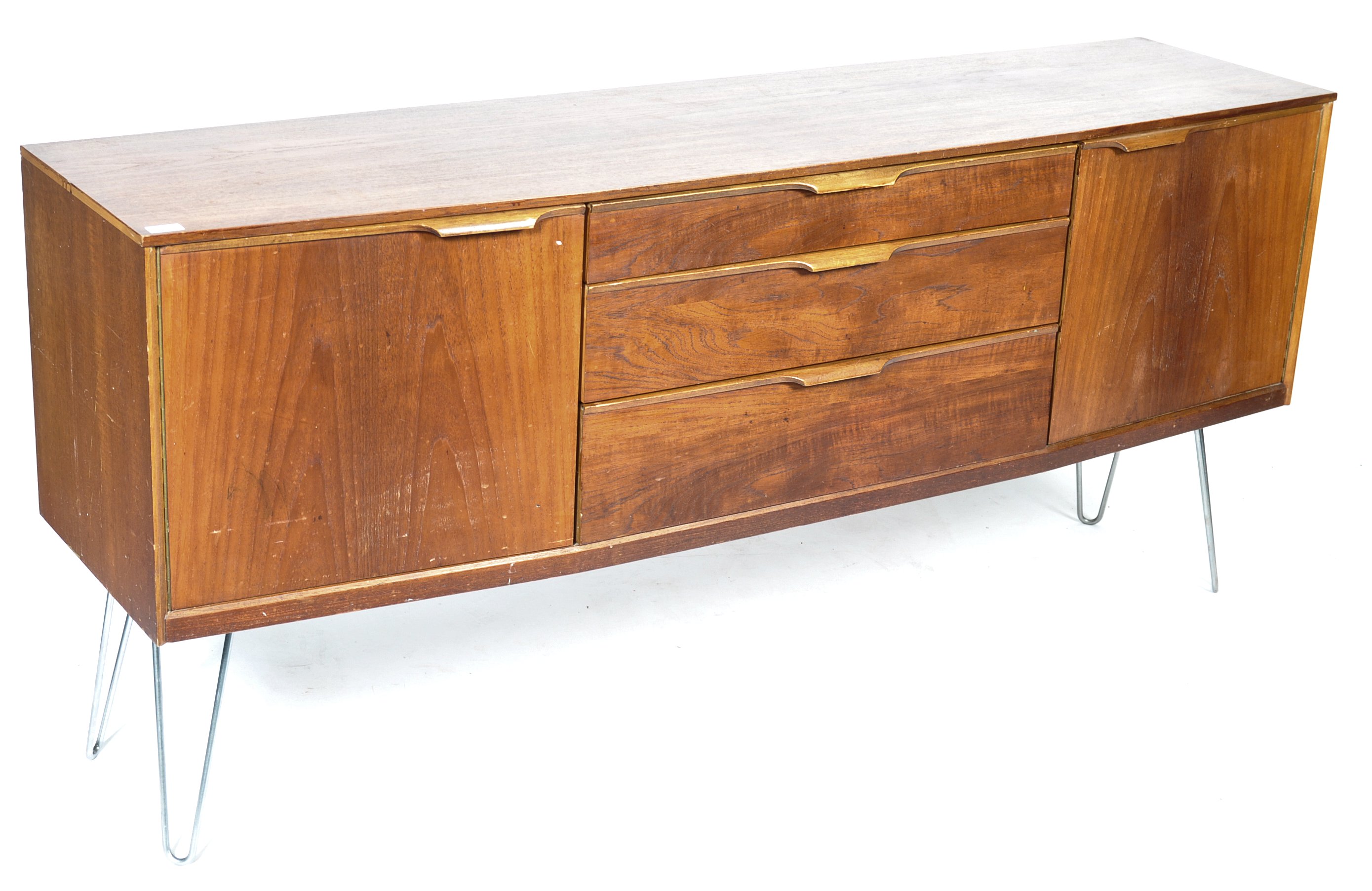 AN AUSTINSUITE RETRO VINTAGE TEAK SIDEBOARD CREDENZA BY FRANK GUILLE - Image 2 of 5