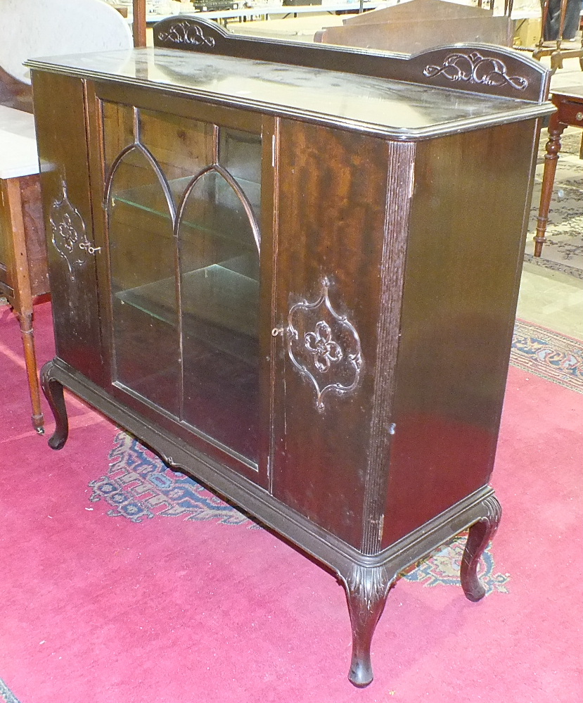 An Edwardian mahogany straight front chest, the rectangular top above a small central cupboard - Image 2 of 2