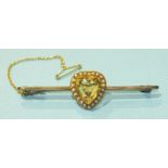 An Edwardian 9ct gold bar brooch set a heart-shaped citrine within a surround of seed pearls, 6cm