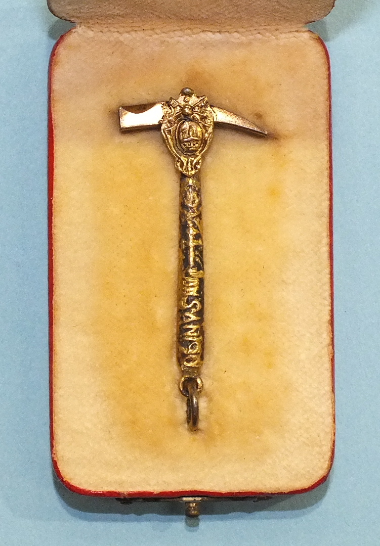 An Italian gilt metal pendant in the form of an ice axe, in fitted leather case labelled 'Romeo