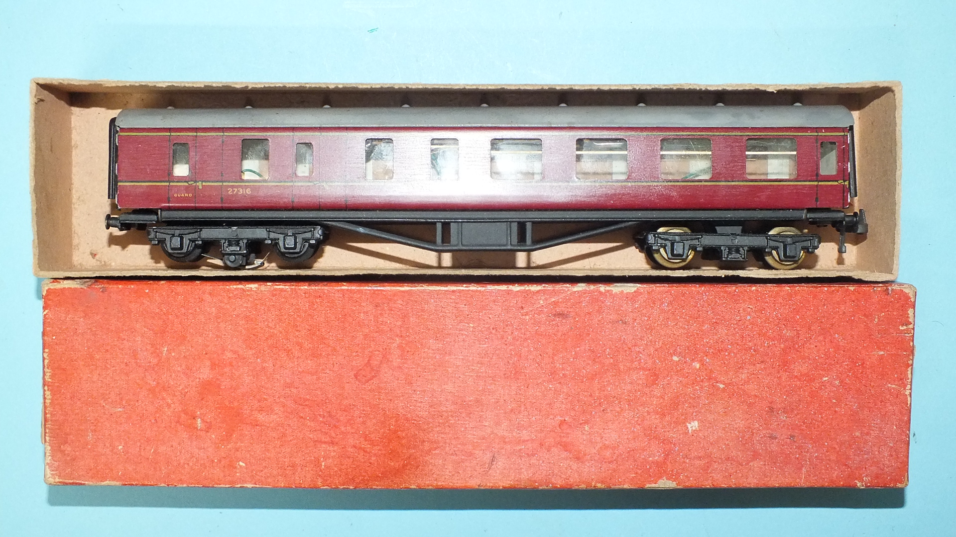 Hornby O gauge, M1 Goods Set, comprising a red c/w M1 0-4-0 locomotive and 3435 tender, rolling - Image 2 of 2