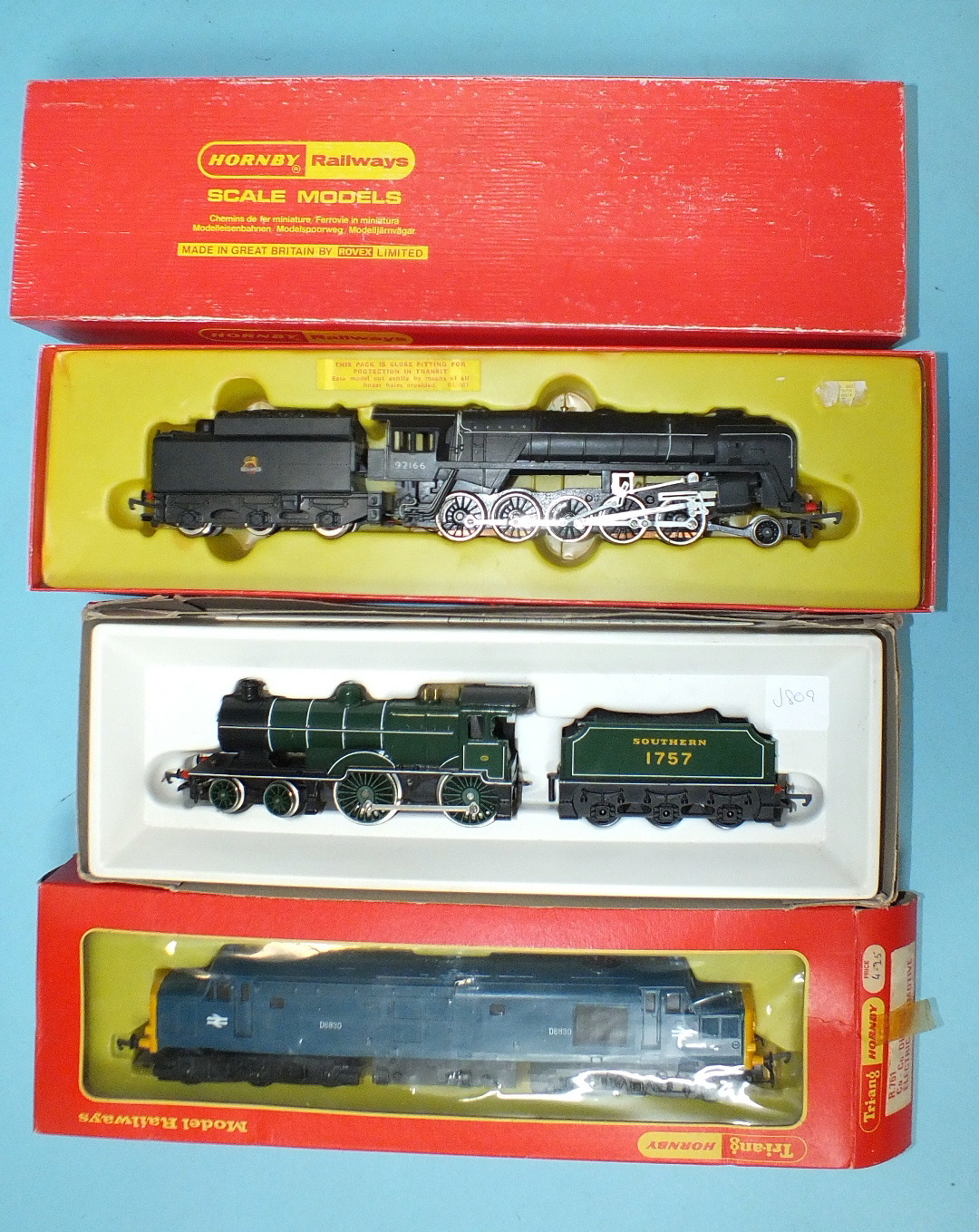 Hornby, OO gauge, R550 BR black Class 9F 2-10-0 locomotive, no.92166, R350 SR Class L1 4-4-0