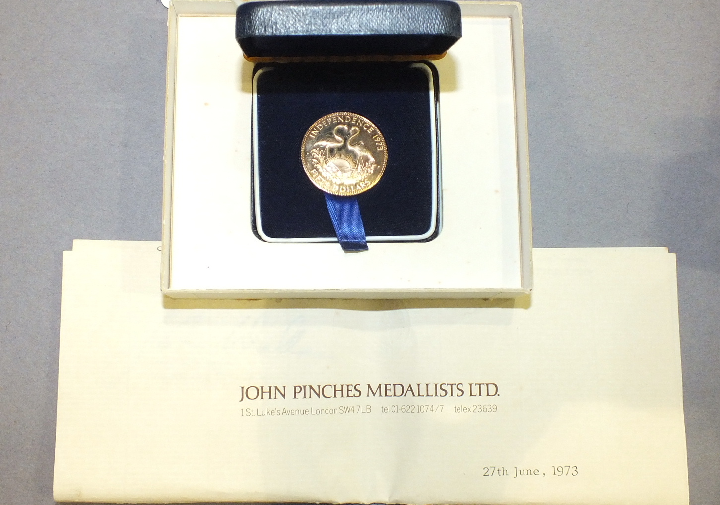 A 12ct gold 1973 Independence $50 Bahamas coin, 15.7g, by John Pinches.