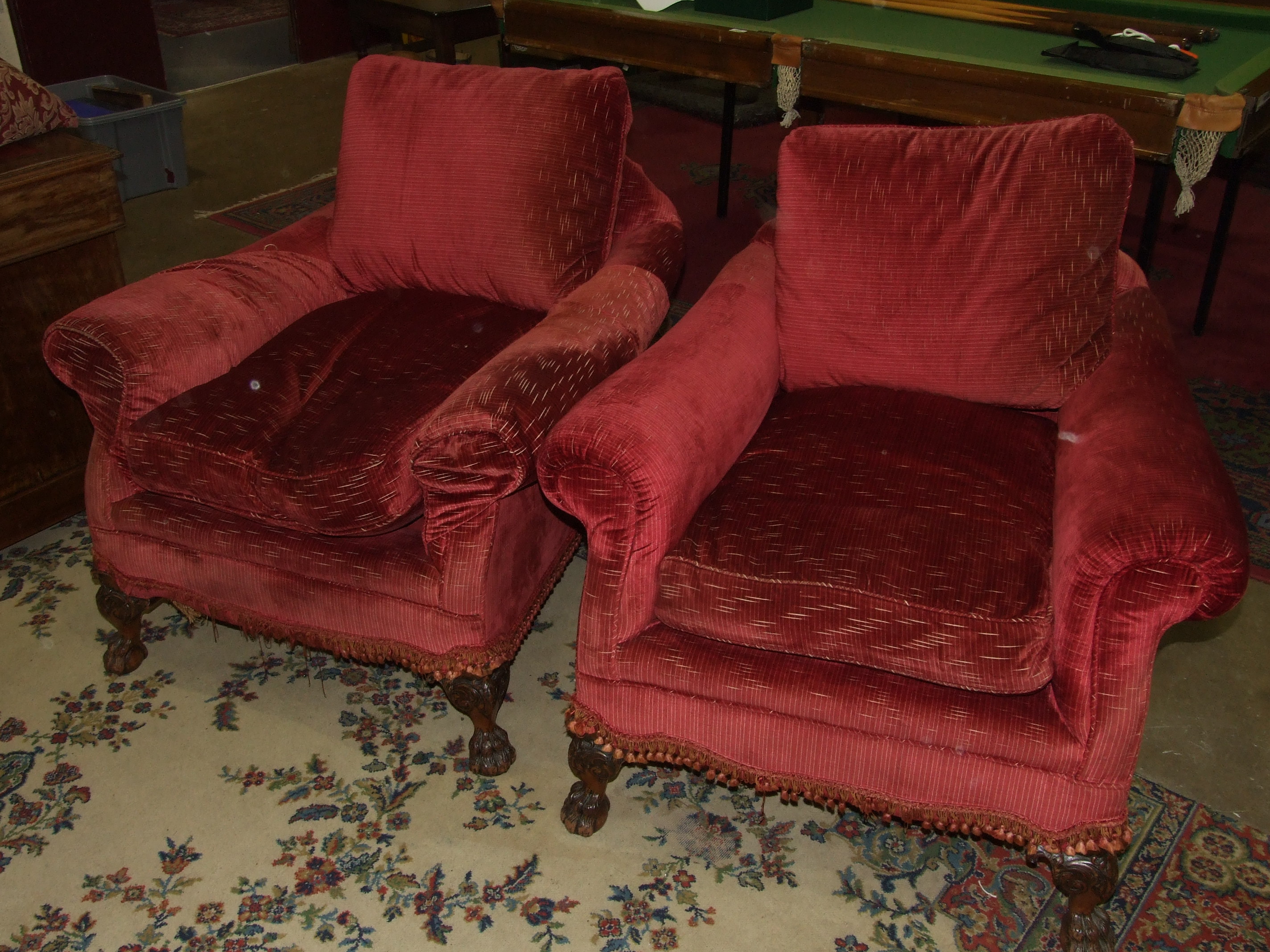 An early 20th century upholstered deep-seated three-seater settee with carved front feet, and a pair - Image 2 of 3