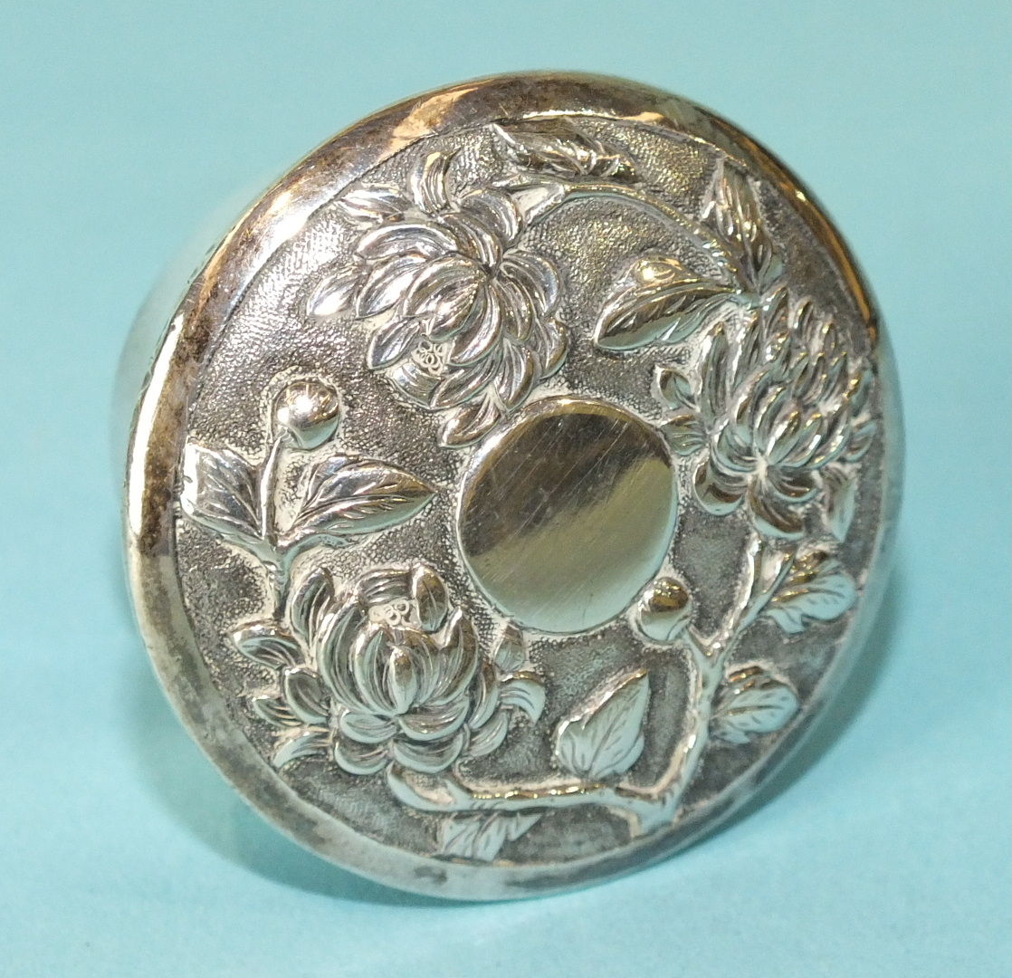 A small Chinese silver pill box of cylinder form, with embossed screw top, maker HC, 4.5cm diameter. - Image 3 of 4