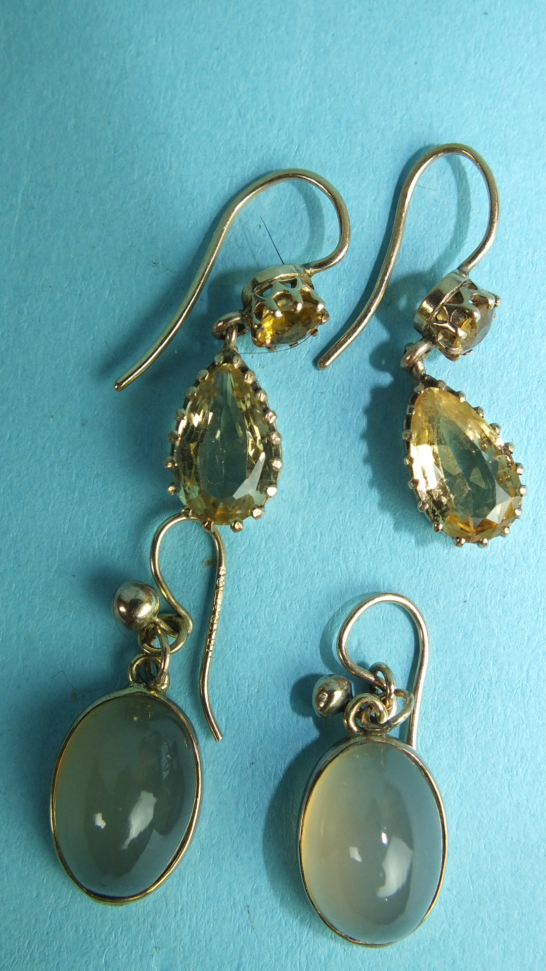 A pair of yellow topaz earrings, each with pendeloque topaz suspended below a round-cut topaz, 2cm