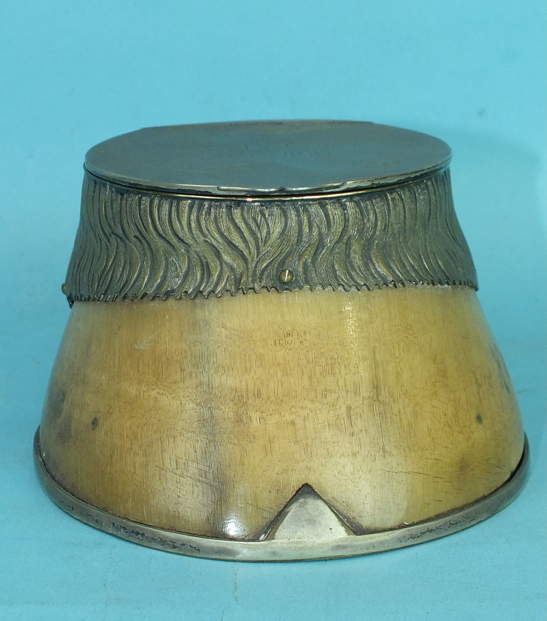 A horse's hoof inkwell with plated horse shoe and mount, the silver hinged lid engraved Pretty Polly