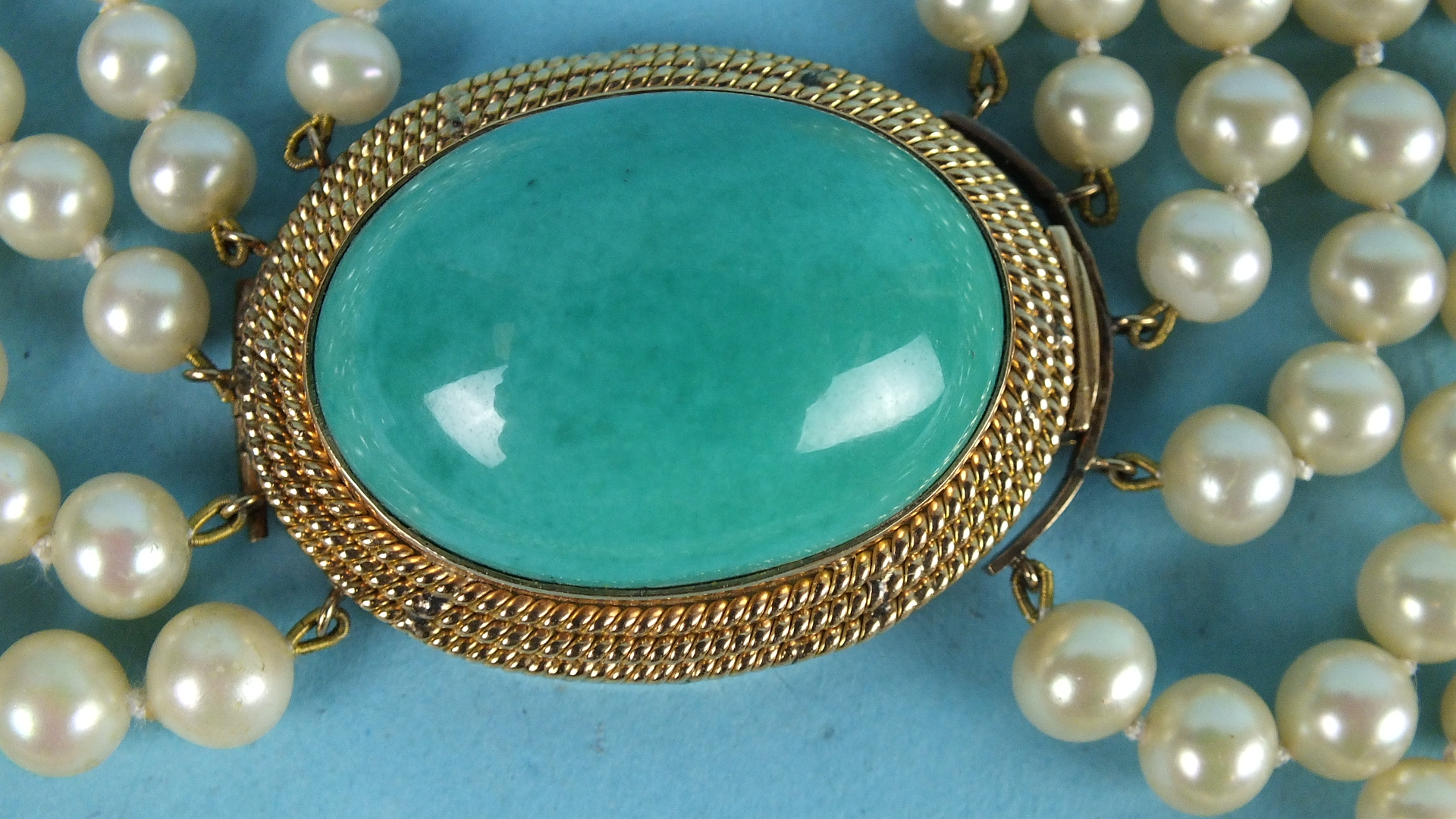 A necklace of five strands of simulated pearls to a large turquoise cabochon-set box clasp with - Image 2 of 2