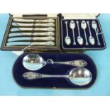 A pair of cased serving spoons, Sheffield 1907, a set of six seal-top teaspoons, London 1903,