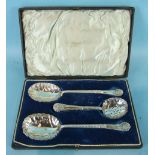 An Edwardian cased set of fruit spoons, two serving spoons and a sifter spoon, each with cast handle