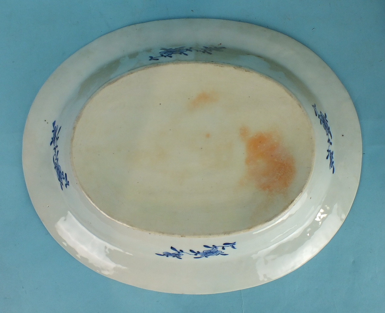 An early-19th century Chinese Export oval tureen, cover and stand painted with water plants below - Image 3 of 3