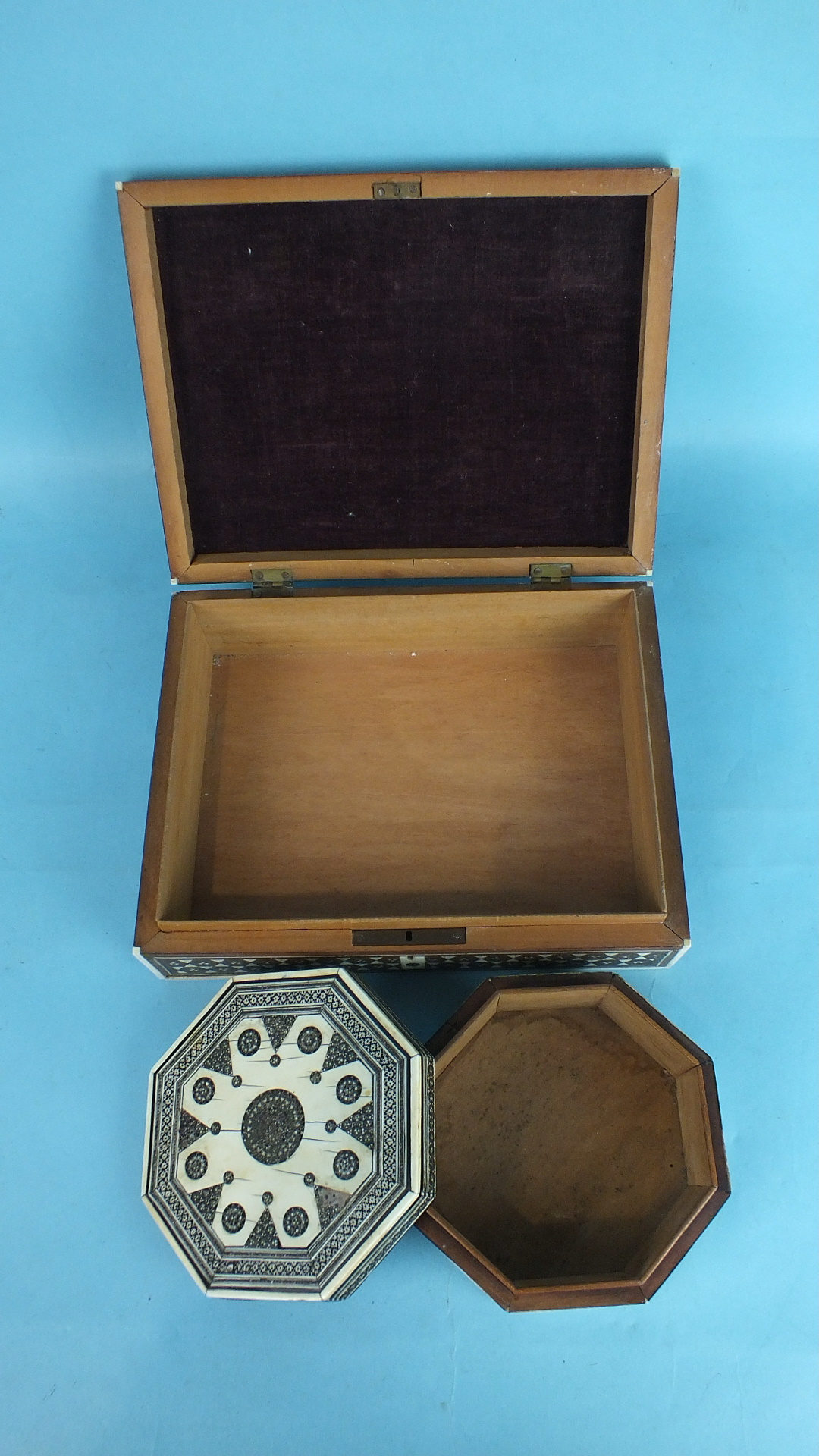 A late-19th century Sadeli sandalwood box and cover of octagonal form, 13cm diameter, together - Image 2 of 2