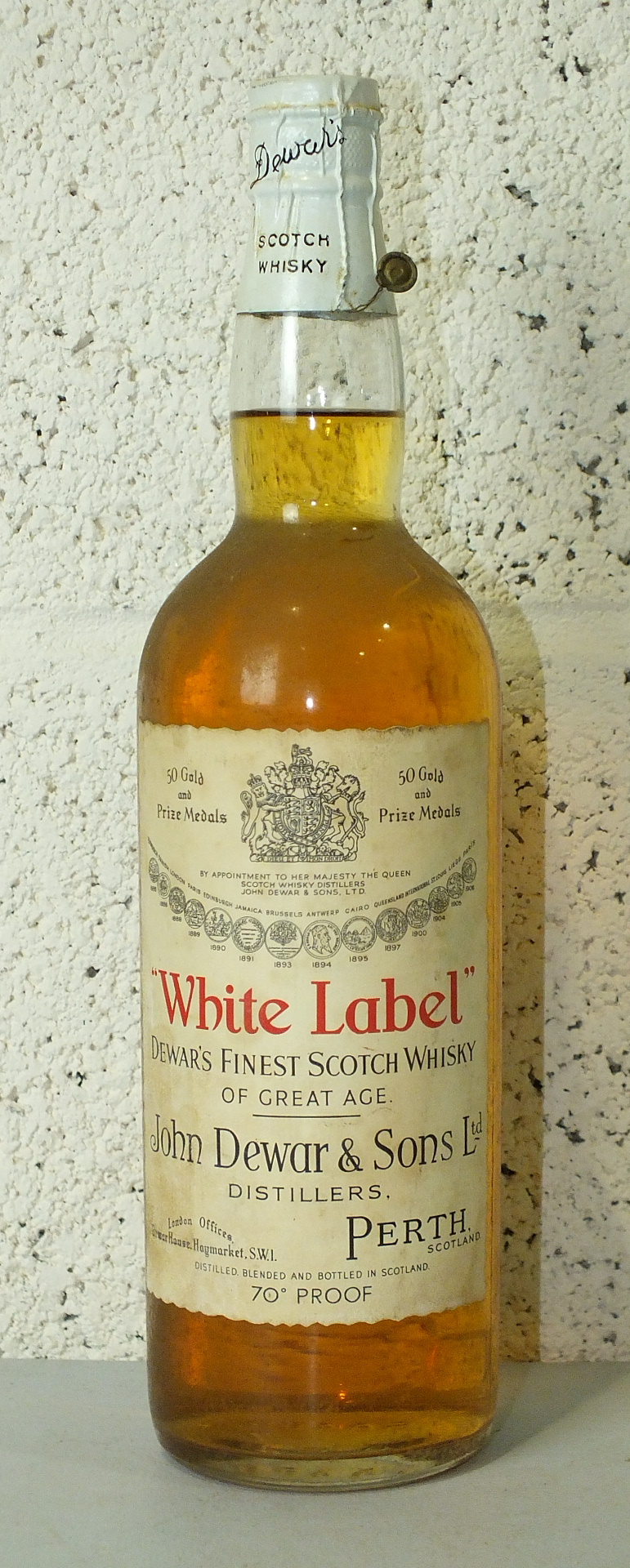 John Dewar & Son Ltd, White Label Finest Scotch Whisky of Great Age, 70% proof, metal spring cap and