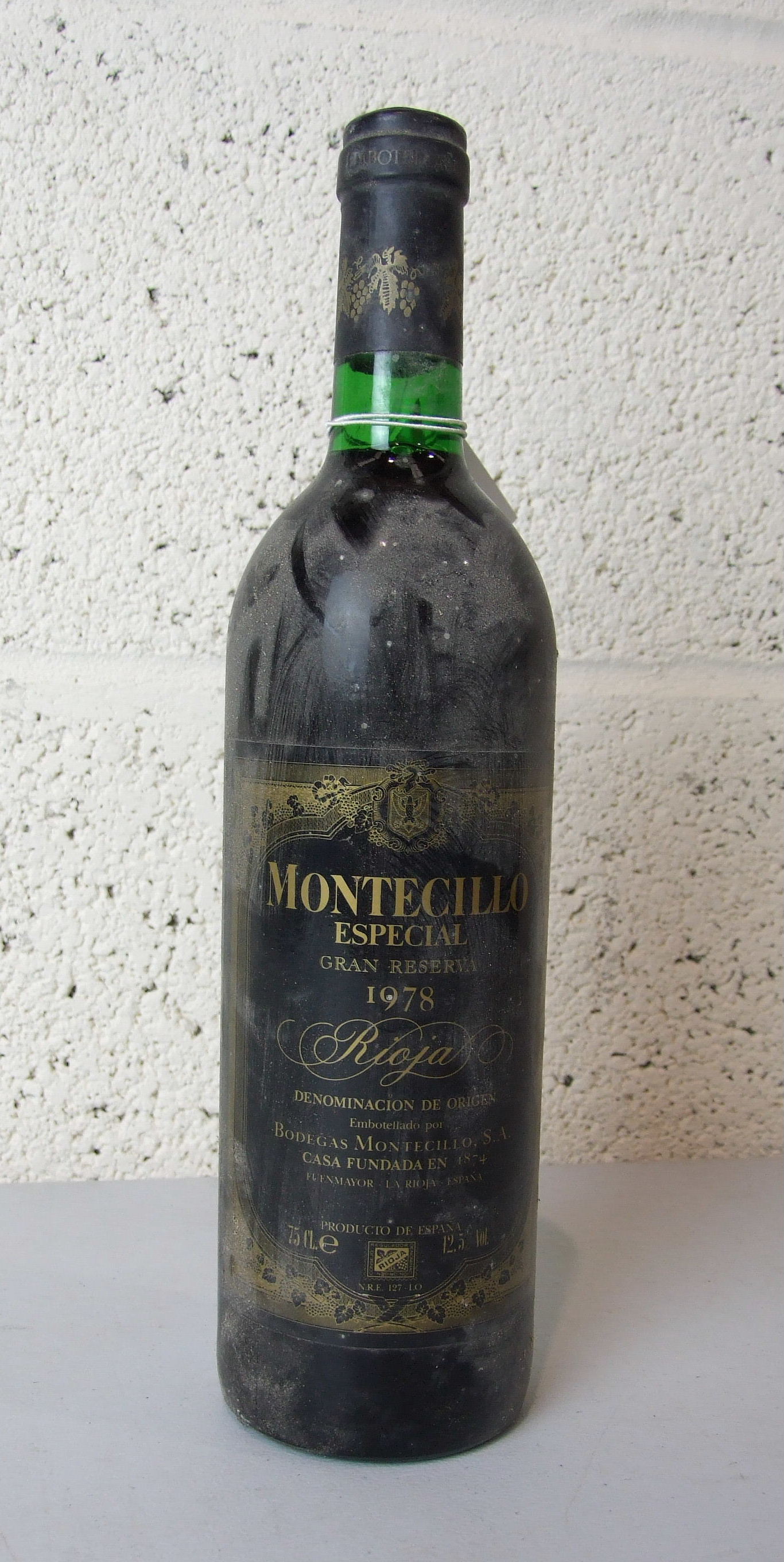 Spain, Montecillo Gran Reserva Rioja 1978, top shoulder, good label, one bottle, (1).