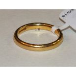 A 22ct gold wedding band, size Q, 5.4g.