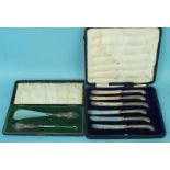 A cased silver-handled button hook and shoe horn, Chester 1914 and a cased set of silver pistol-