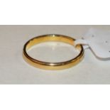 A 22ct gold wedding band, size T, 3.7g.