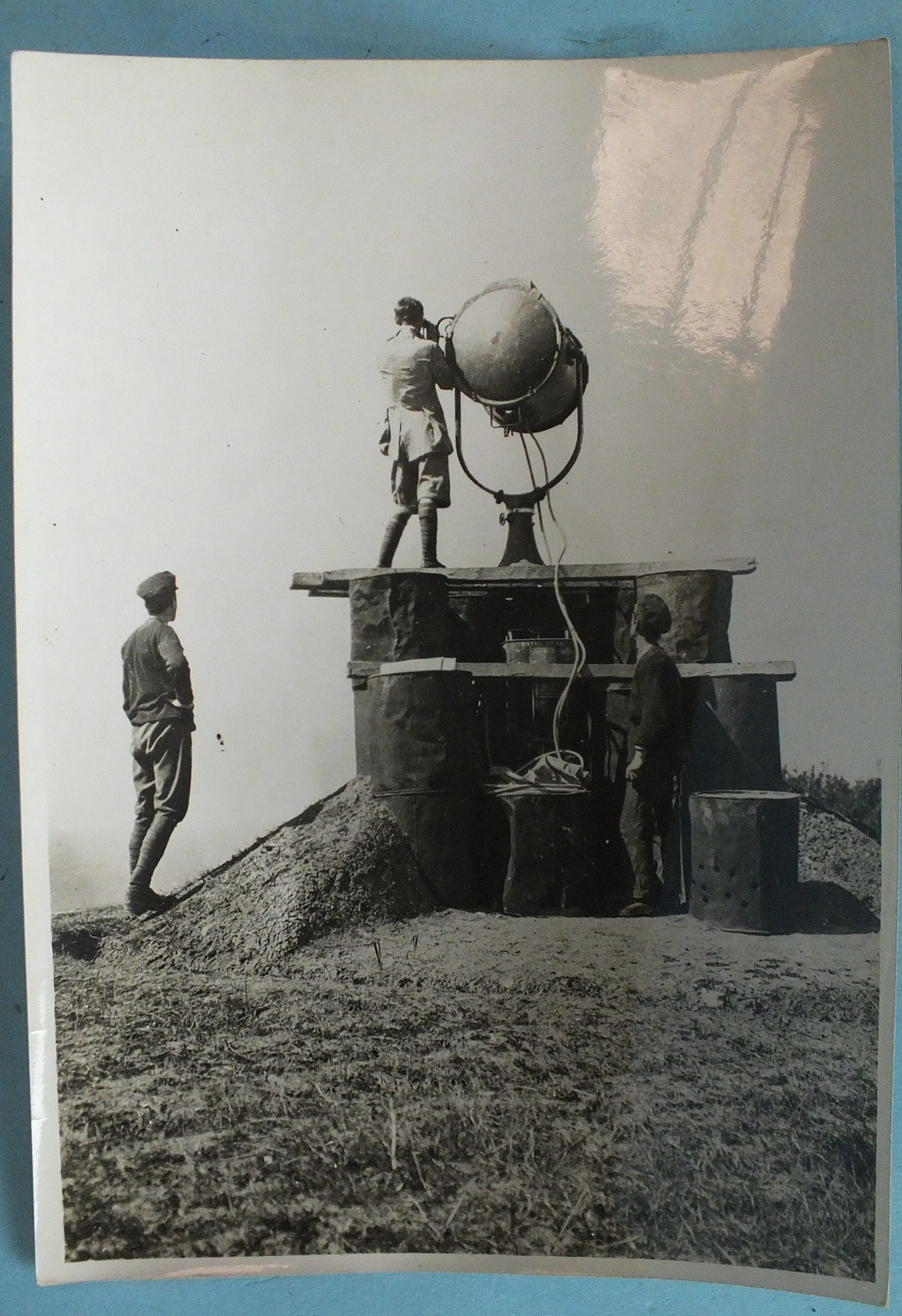 Seven British Official Photographs c1918 showing search light and gun emplacements on the South - Image 2 of 9