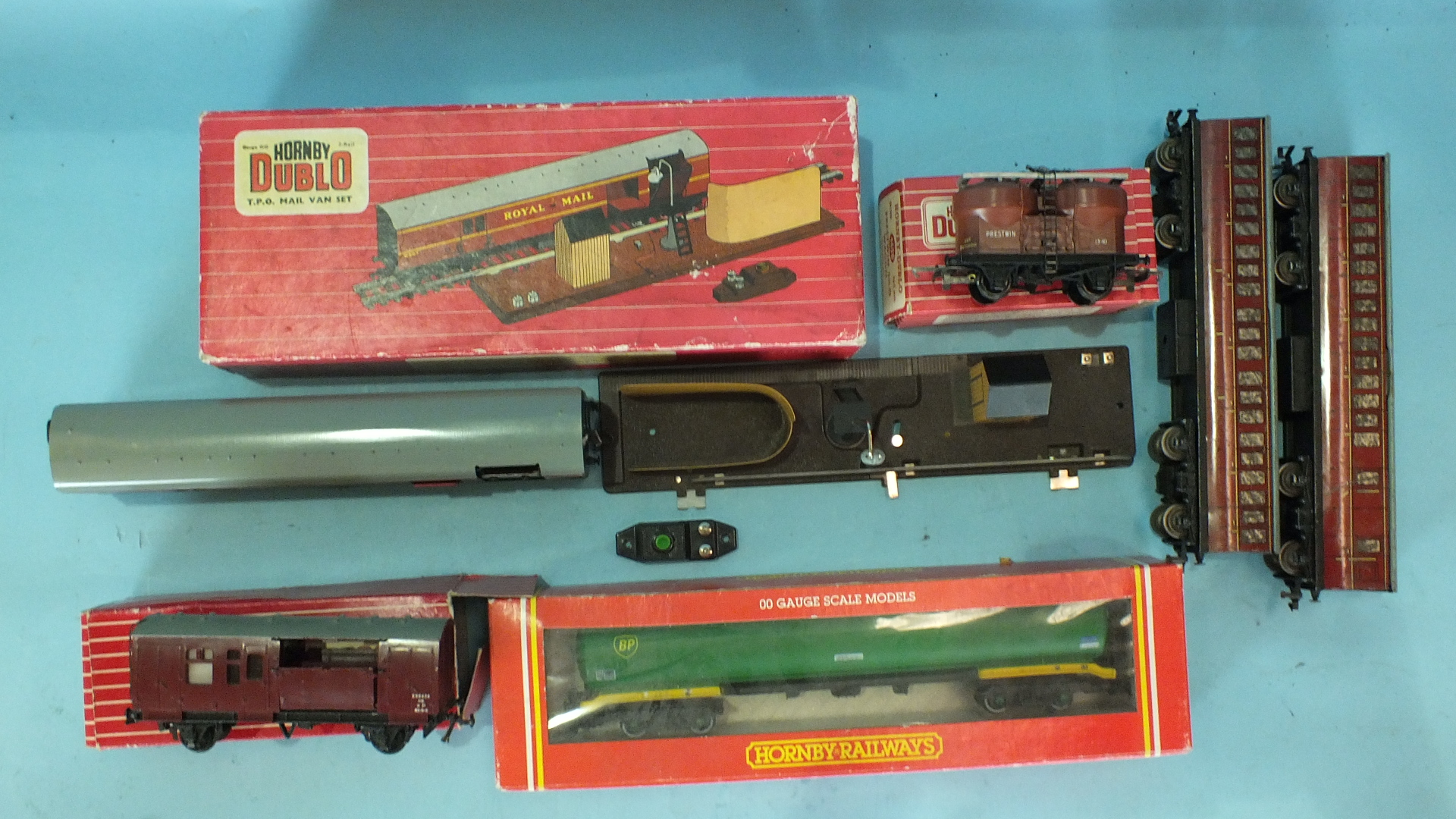 Hornby Dublo, Set 2400 T.P.O. Mail Van Set, 4658 Silo Wagon, 4315 Horse Box (a/f), all boxed, two