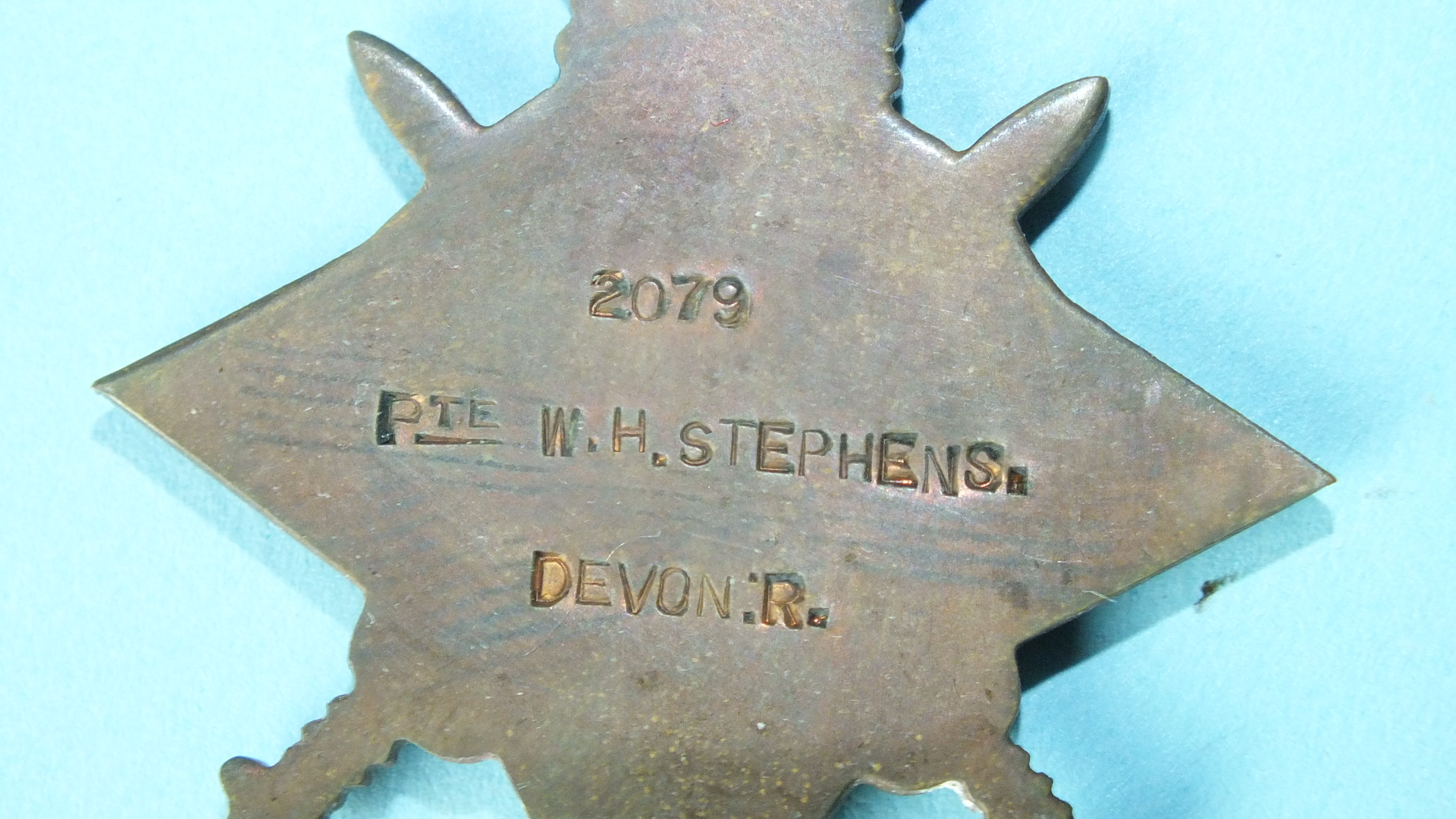 A WWI pair awarded to 2079 Pte W H Stephens, Devon R: 1914-15 Star and Victory Medal. - Image 2 of 3