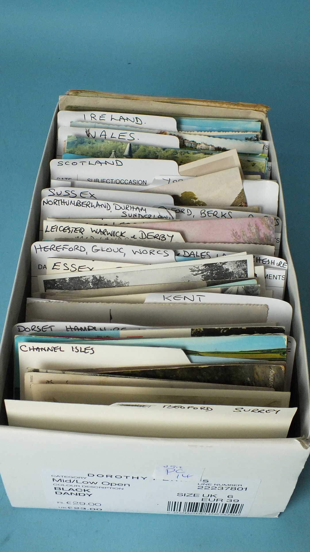 Approximately 450 loose topographical postcards, UK, including some by A R Quinton.