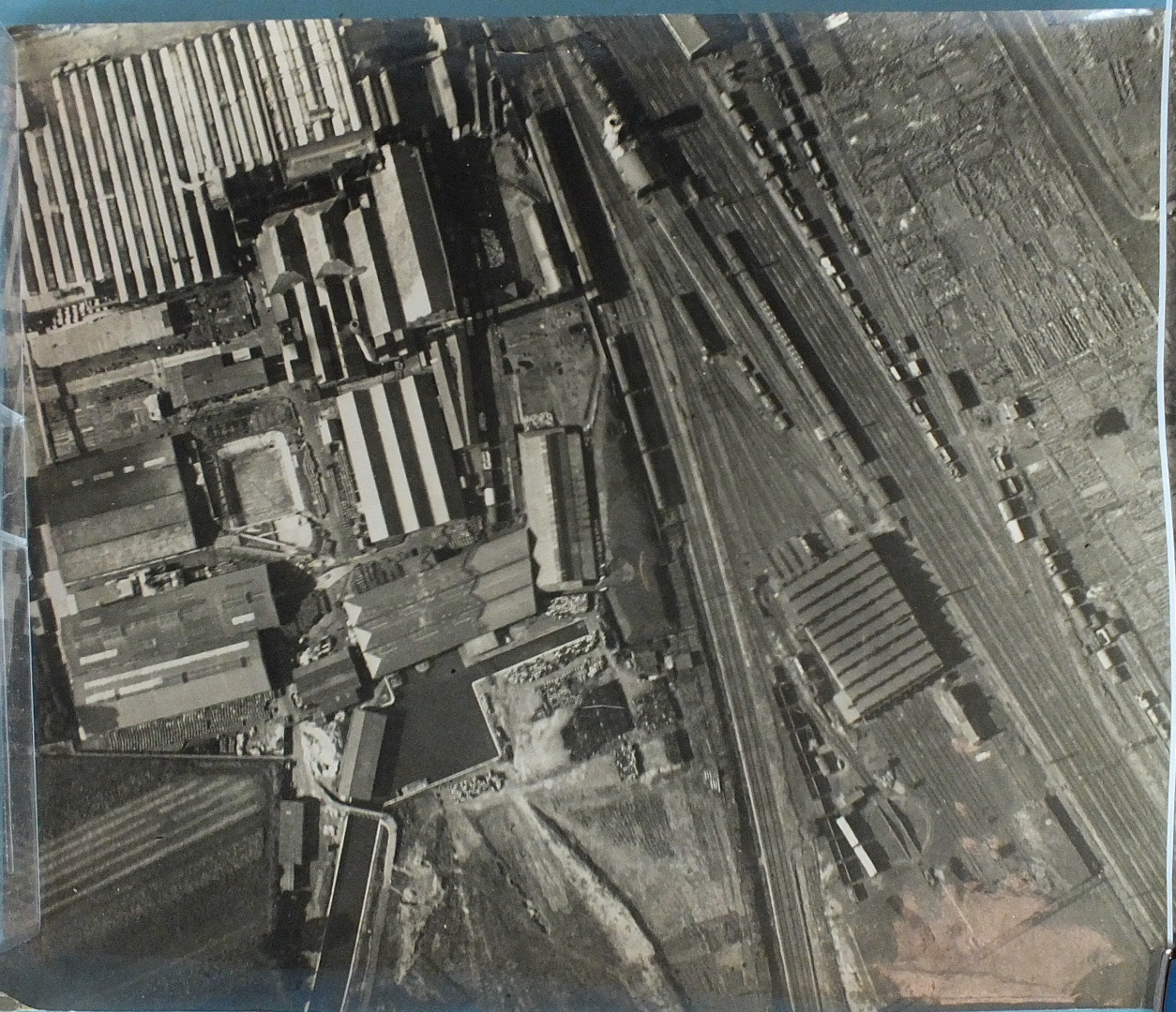 Seven British Official Photographs c1918 showing search light and gun emplacements on the South - Image 5 of 9