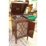 An HMV model 157 mahogany cabinet gramophone fitted with a 5A sound box, 46cm wide.