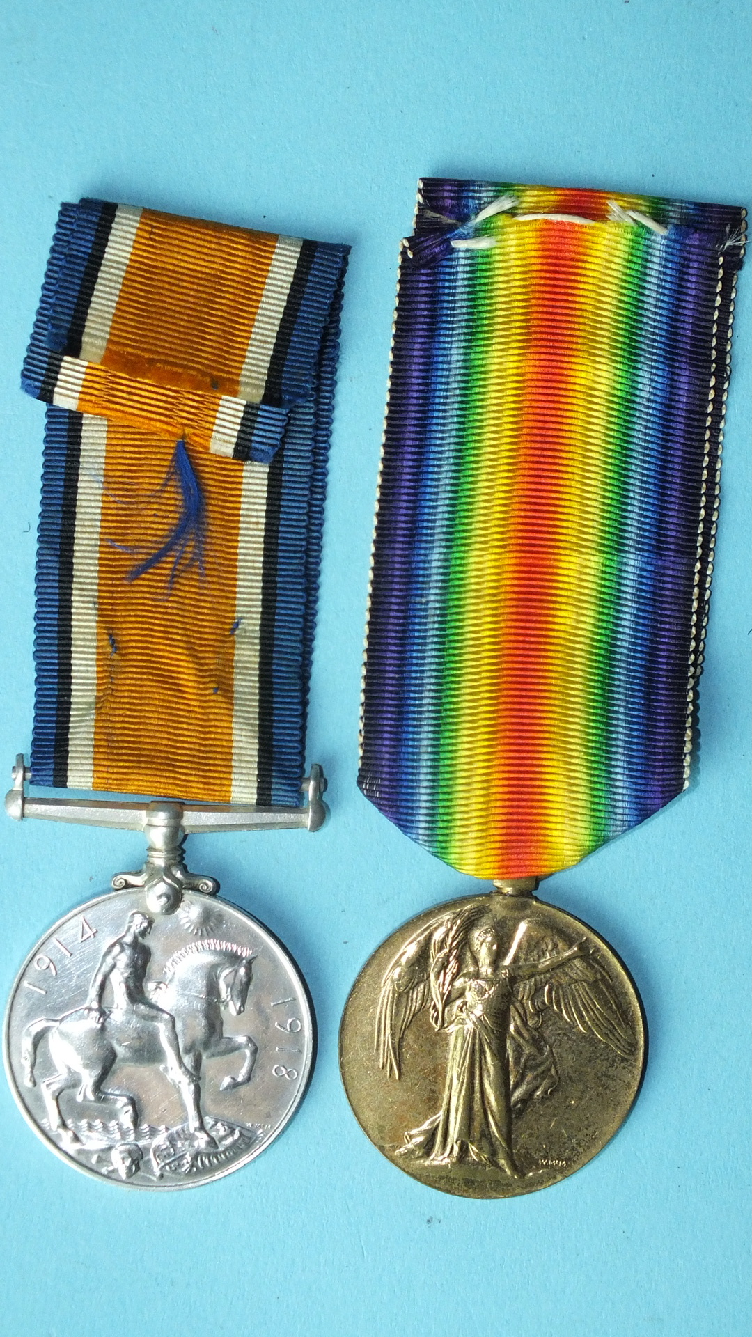 A WWI pair awarded to 171073 Dvr R H Chapman RA: British War and Victory Medals and a Khedive Star