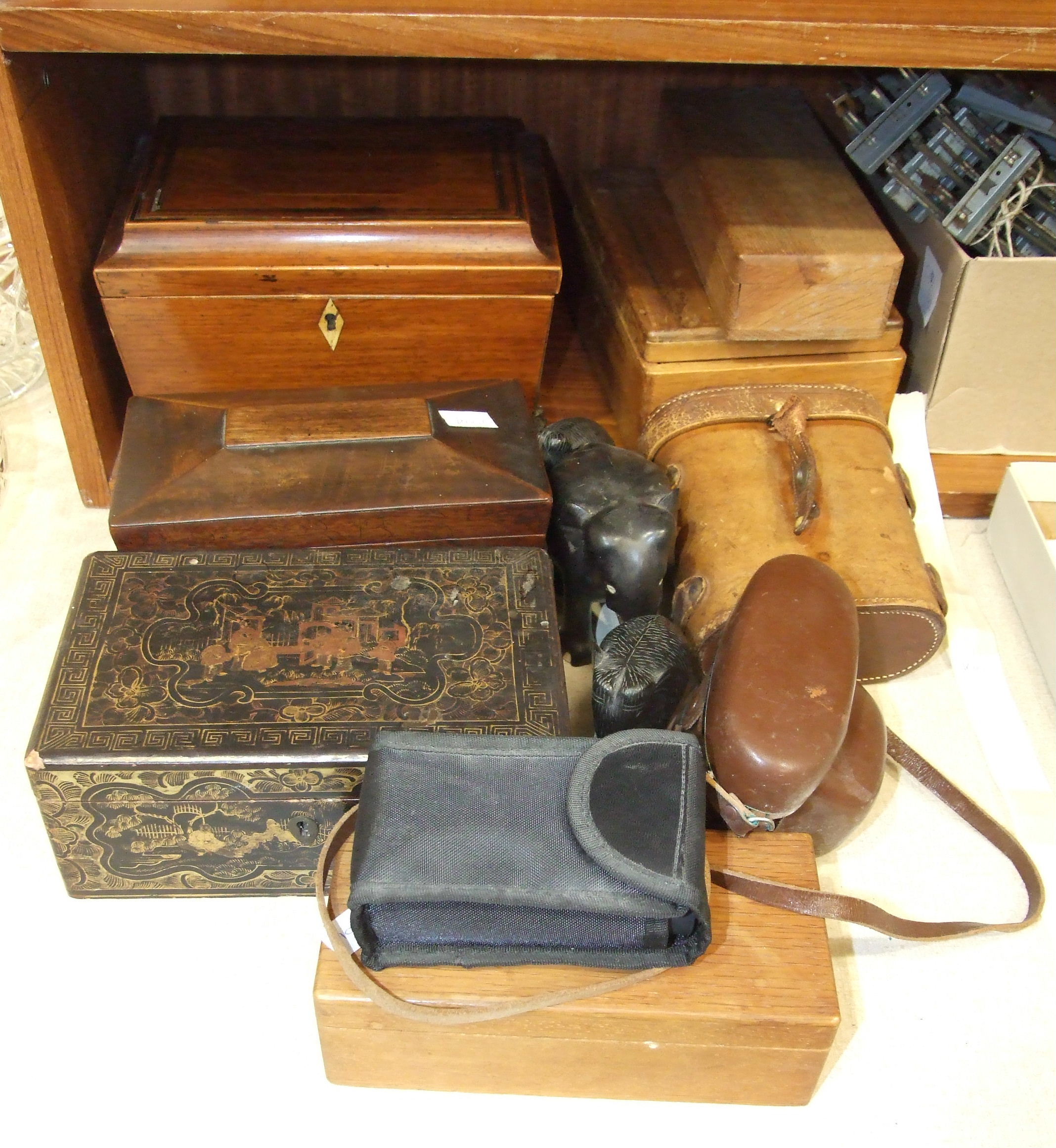 A lacquered rectangular tea caddy with zinc-lined divisions, 21cm wide, 14cm deep, 9cm high, other