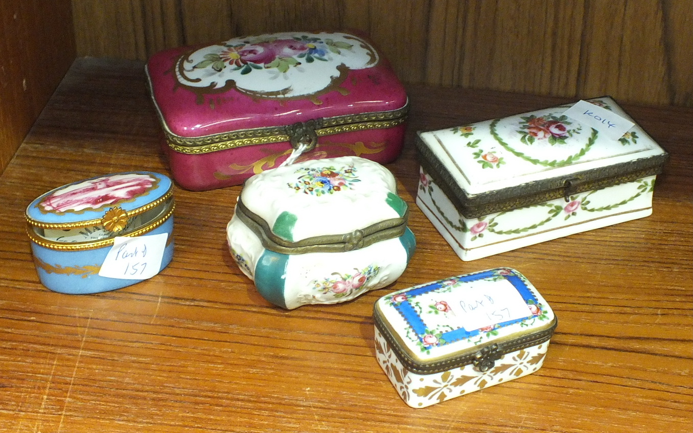 A French 'Versailles' porcelain and gilt metal rectangular trinket box decorated with roses, 9.5 x