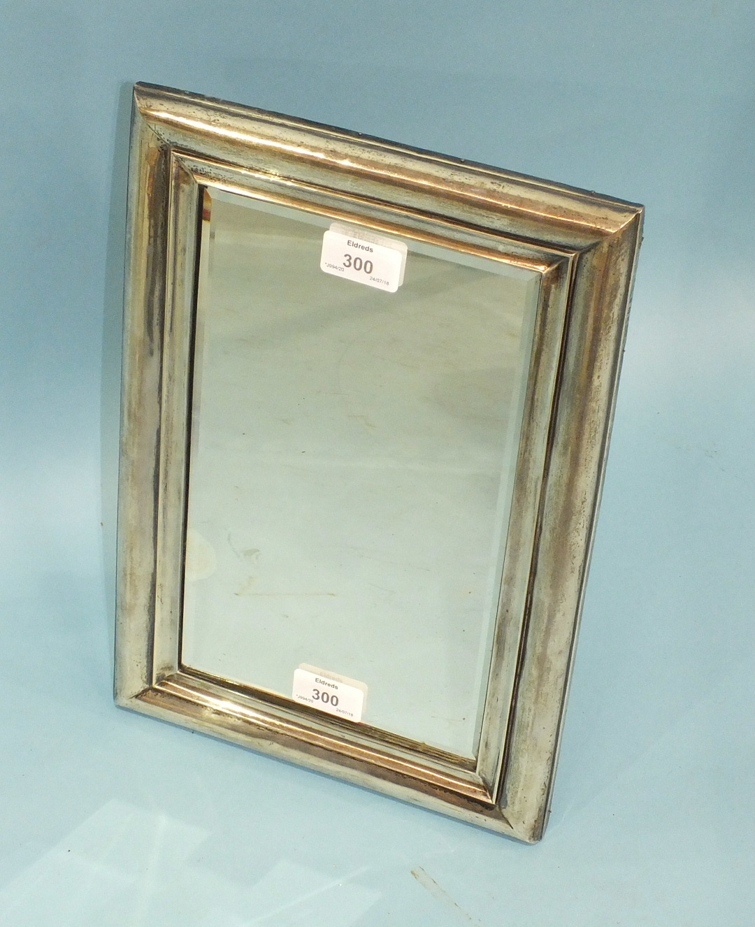 An Edwardian silver framed rectangular strut mirror with bevelled plate, Birmingham 1907, 36 x 24.