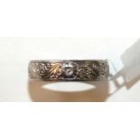 An 18ct white gold wedding band with carved floral and scroll decoration, 6mm wide, size R, 6g.