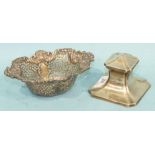 A silver oval bonbon dish with embossed and pierced decoration, Sheffield 1901,14cm long and a