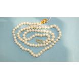 A modern necklace of uniform cultured pearls, 50cm long.
