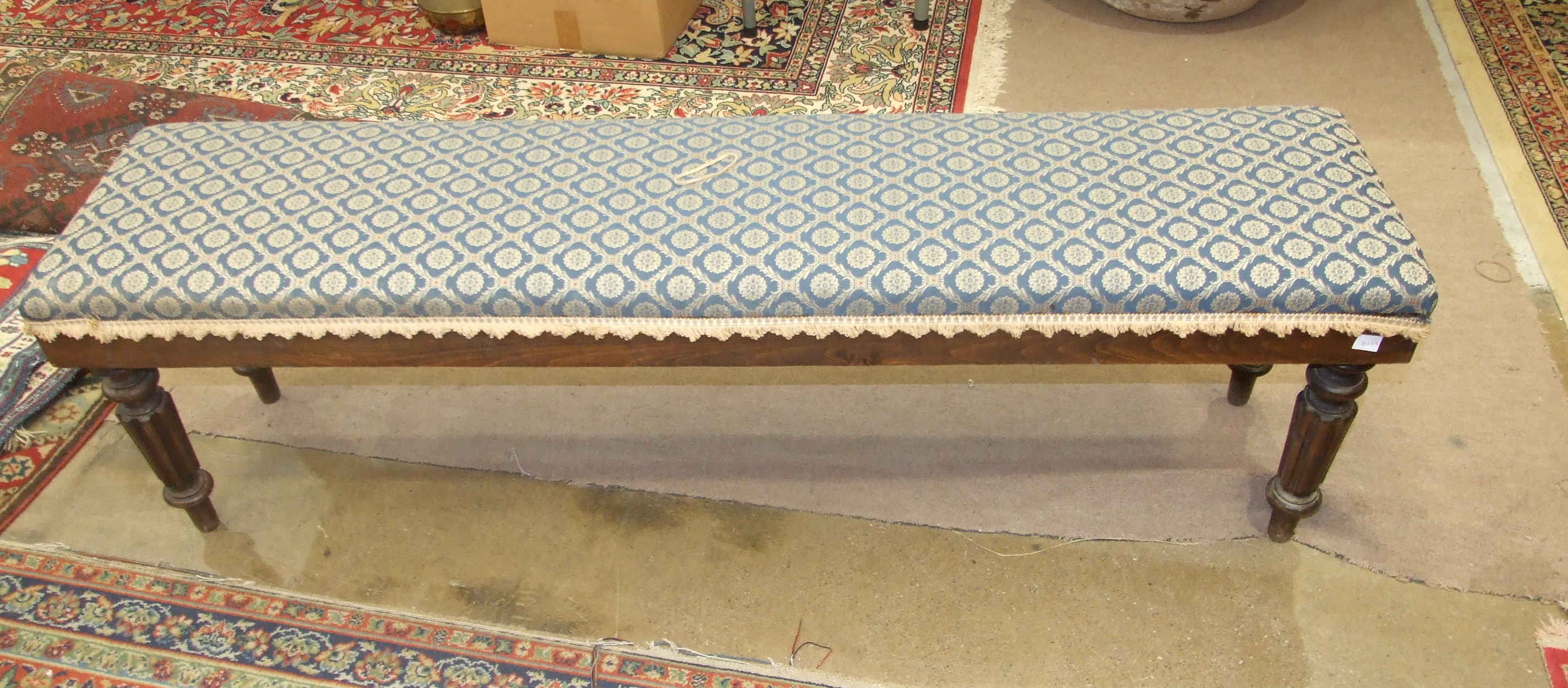 An upholstered stained wood window seat in the Victorian taste on fluted and turned legs, 151cm - Image 3 of 3