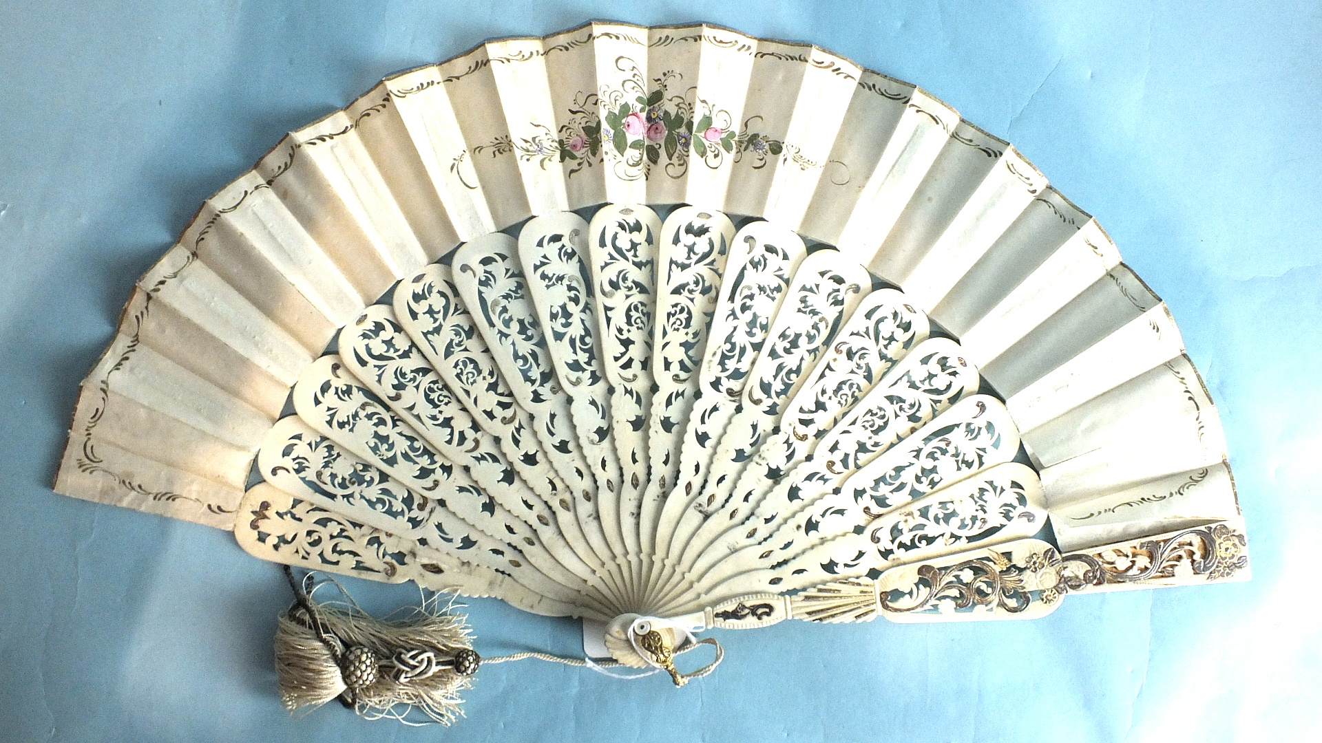 An early-19th century fan, the carved and pierced bone guards and sticks inlaid with metal foils, - Image 4 of 4