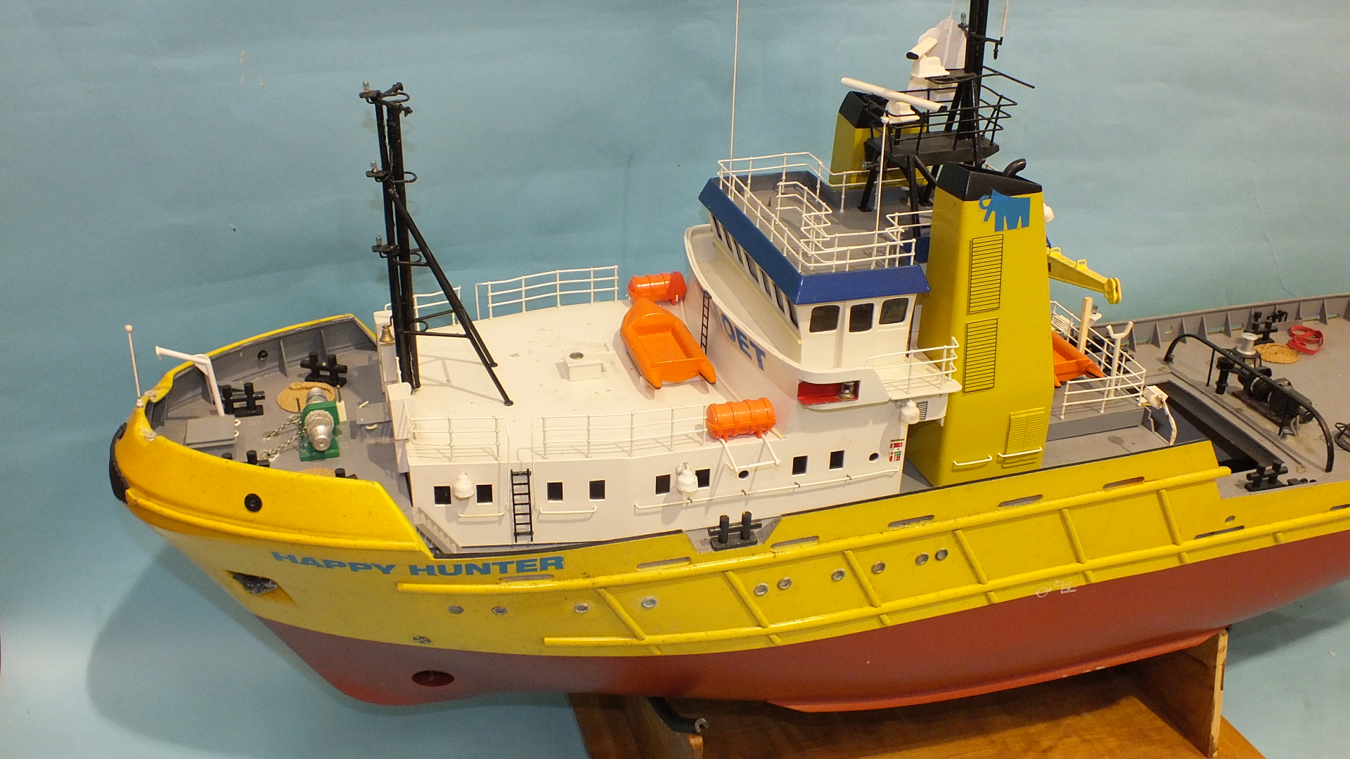 A plastic radio-controlled model of "The Happy Hunter", Mammoet, Amsterdam, salvage tug boat, - Image 3 of 3