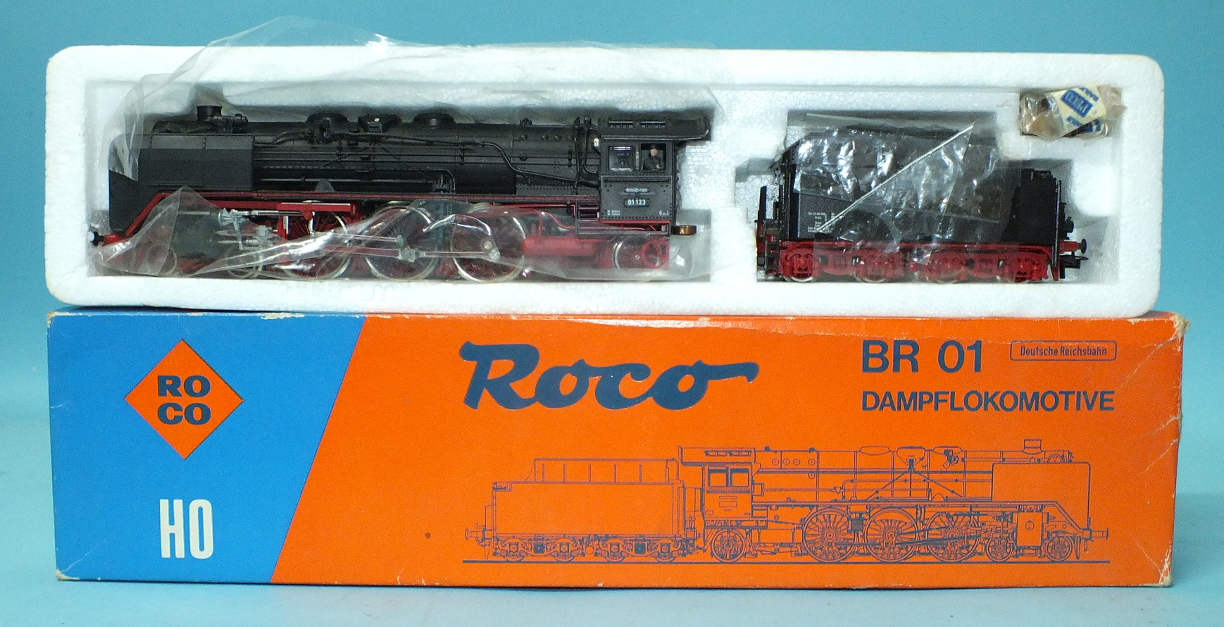 Roco, HO gauge 4119C DB BR01 4-6-2 locomotive and tender, boxed.