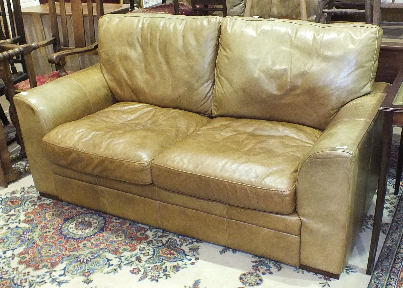 A similar two-seater settee, 172cm wide.