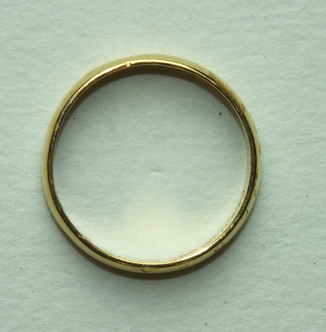 An 18ct gold wedding band, size Q, 3.4g. - Image 2 of 2