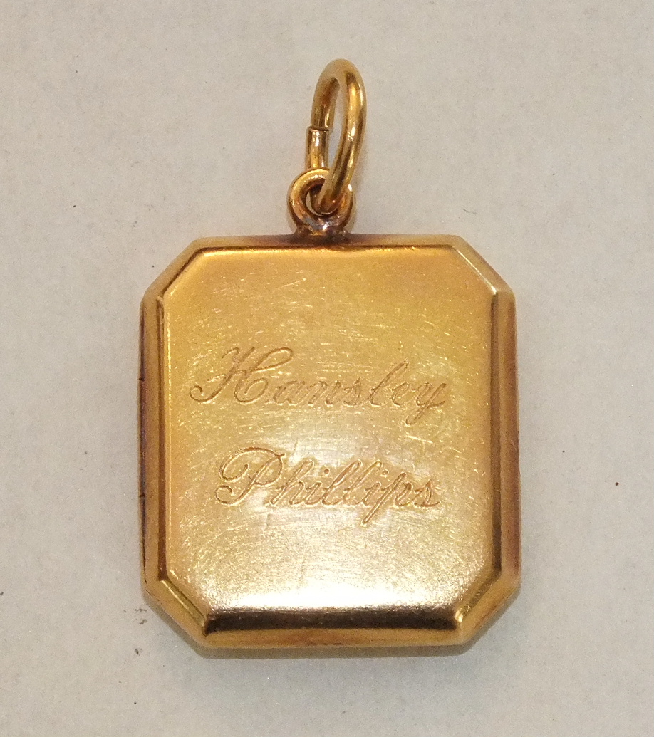 An octagonal 22ct gold locket with engraved inscription, 2.1 x 1.8cm, 7.6g.