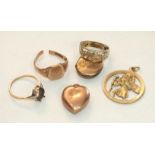 A collection of 9ct gold, to include an elephant ring, size L½ and a St Christopher pendant, total