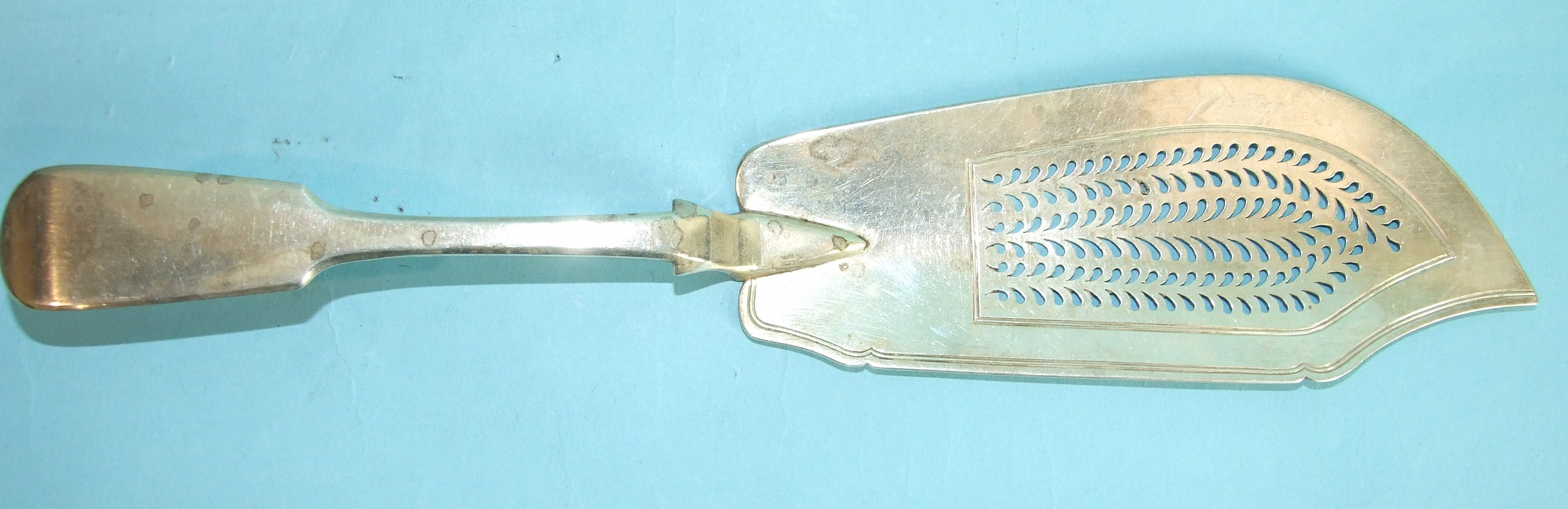 A Victorian fiddle pattern fish slice with pierced blade, London 1839 and other small silver,