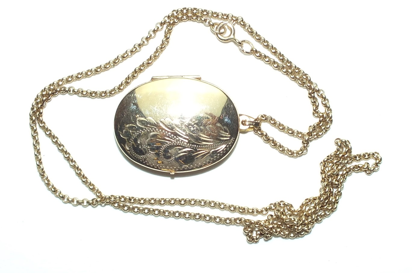 A modern 9ct gold locket pendant on 9ct gold belcher-link chain, 11.3g.