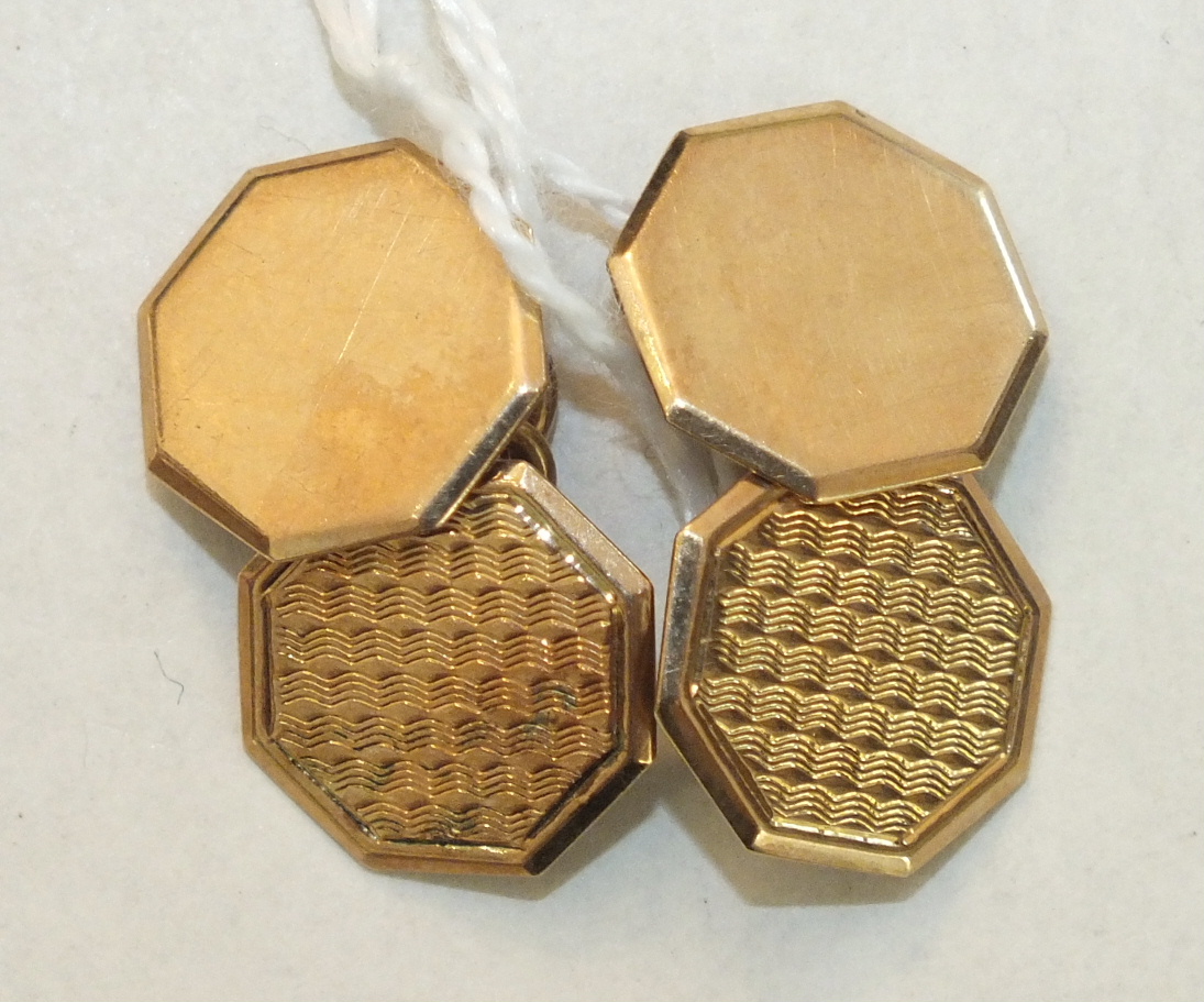 A pair of 9ct gold octagonal cufflinks with engine-turned decoration, 6g.