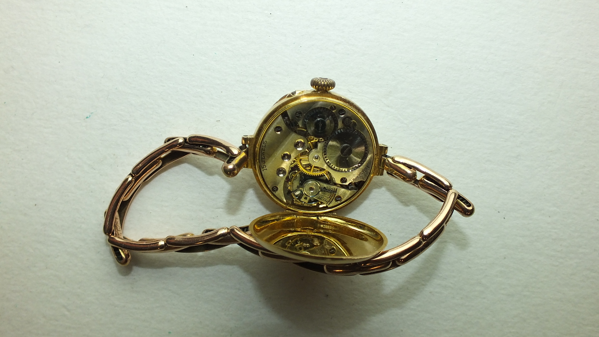 A ladies 15ct-gold-cased wrist watch on 9ct gold sprung bracelet, gross weight 20.5g. - Image 3 of 3