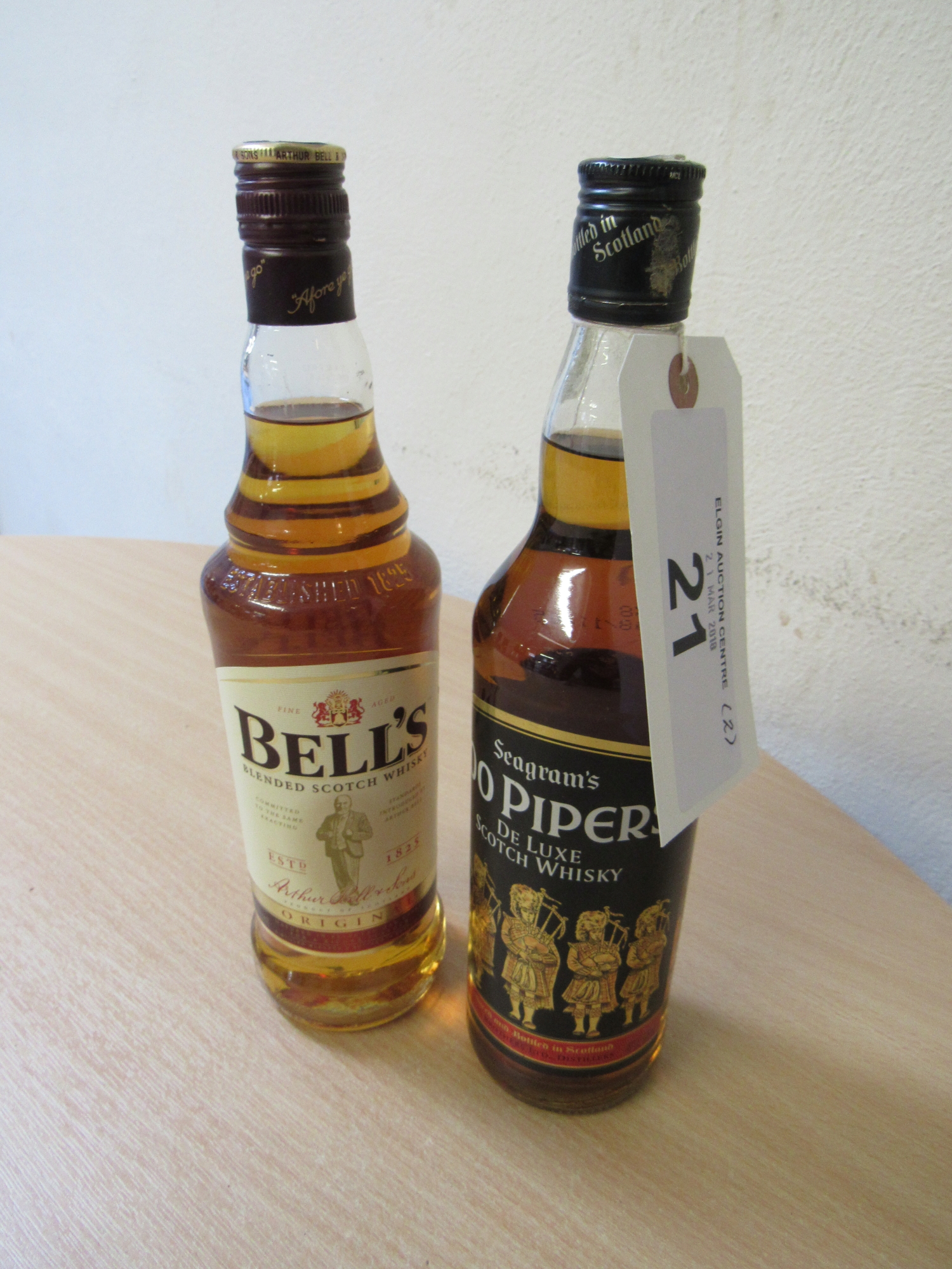 2 X 70CL WHISKY - 100 PIPERS & BELLS 40% VOL