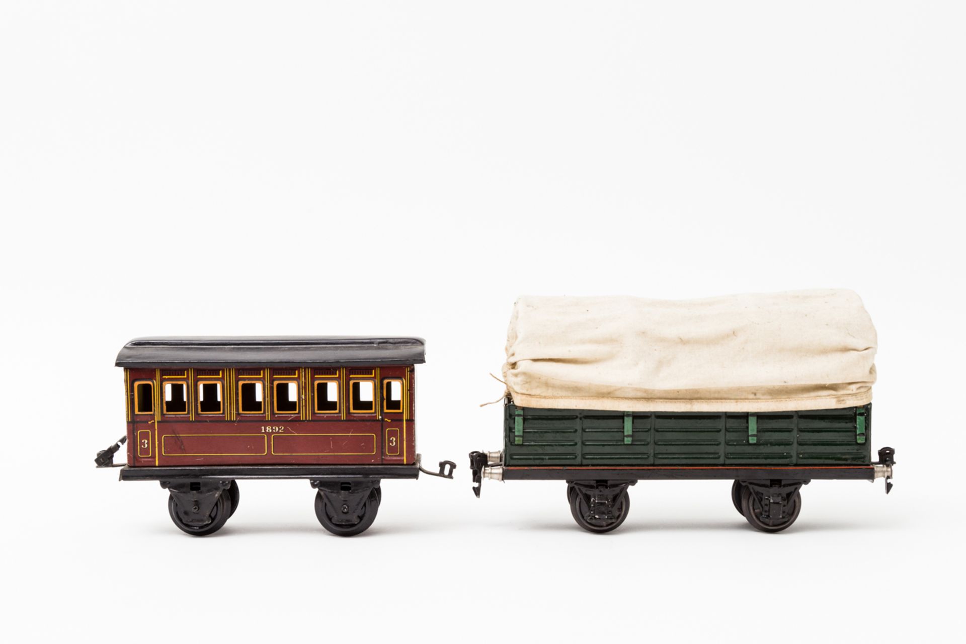 MÄRKLIN Planewagen 1939 und Personenwagen 1892, Spur 1, Blech, dunkelgrün bzw. rotbraun lack., auf